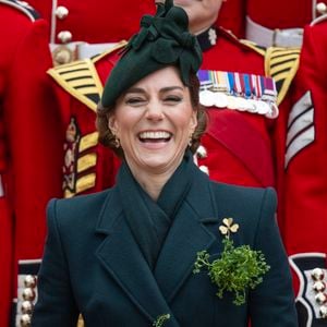 Kate Middleton visite le régiment lors du défilé de la Saint-Patrick à la caserne Wellington de Londres, le 17 mars 2025.

Photo : Dana Press / Bestimage