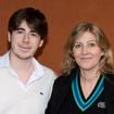 Oscar, le fils de Patrick Bruel, a lancé une société prometteuse avec sa mère Amanda Sthers et son frère Léon