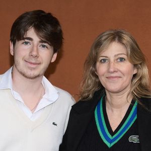 Fils aîné du chanteur et comédien Patrick Bruel et de l’écrivaine Amanda Sthers, Oscar s’inscrit dans une dynamique familiale où création artistique et sens des affaires cohabitent depuis toujours.

Amanda Sthers et son fils Oscar Bruel au village (night session) lors des Internationaux de France de tennis de Roland Garros 2024, à Paris, France. © Jacovides-Moreau/Bestimage