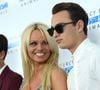 Entre rires partagés, petits stress du matin et tendres taquineries, la belle harmonie de cette joyeuse tribu crève l'écran.

Pamela Anderson et ses fils Brandon Lee, Dylan Lee- Tapis rouge du " Mercy for Animals Hidden Heroes Gala 2015 " à Los Angeles, le 29 Août 2015.

©Bestimage