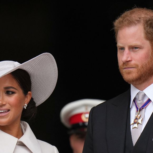 Le prince Harry, duc de Sussex, et Meghan Markle, duchesse de Sussex - Les membres de la famille royale et les invités à la sortie de la messe du jubilé, célébrée à la cathédrale Saint-Paul de Londres, Royaume Uni, le 3 juin 2022. (Julien Burton / Bestimage).