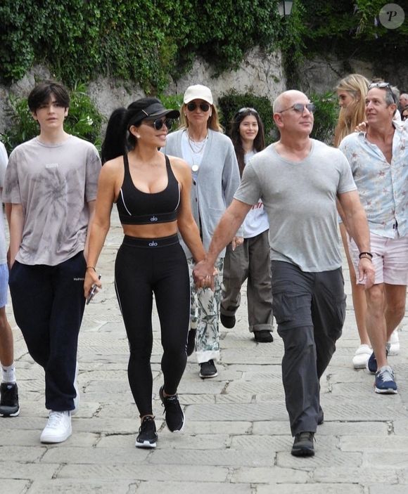 Le PDG d'Amazon, Jeff Bezos et sa compagne Lauren Sanchez vont déjeuner avec des amis à Portofino, le 13 juin 2023. Backgrid UK/ Bestimage