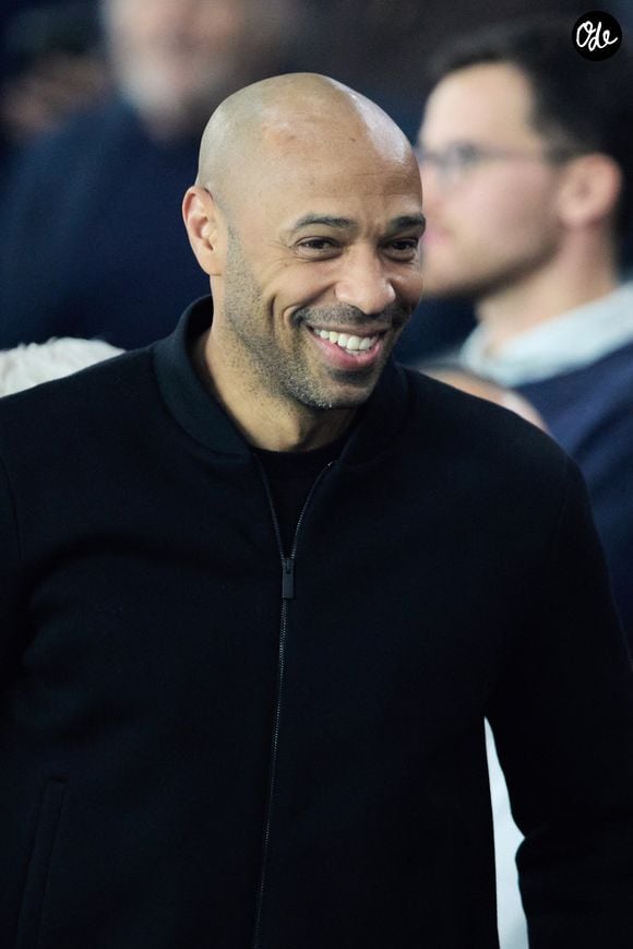 Thierry Henry - People dans les tribunes lors du match de football Ligue 1 Uber Eats opposant le PSG à l'OM (4-0) au Parc des Princes à Paris le 24 septembre 2023. © Cyril Moreau/Bestimage