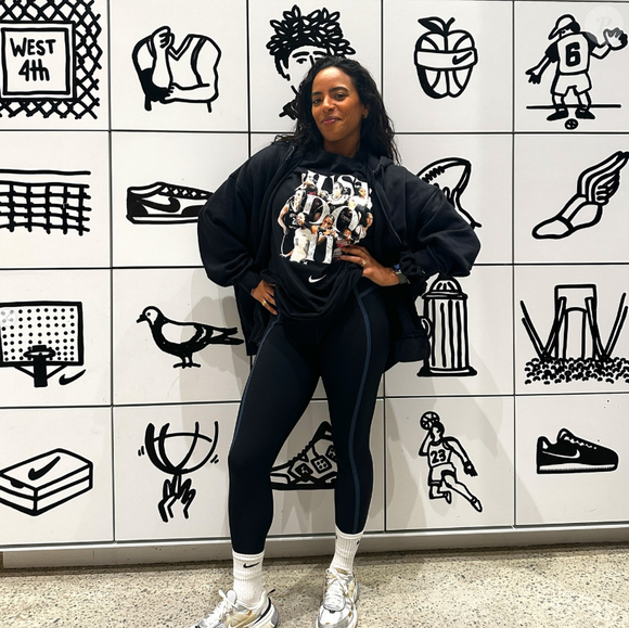 A savoir, Tara A. Nicolas, experte en bien-être, Nike Global Trainer et coach de stars 

Tara A Nicolas, coach sportive des stars, sur Instagram