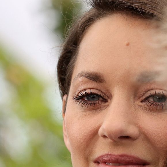 Marion Cotillard au photocall de "Brother And Sister (frère et soeur)" lors du 75ème Festival International du Film de Cannes, le 21 mai 2022.
© Dominique Jacovides/Bestimage