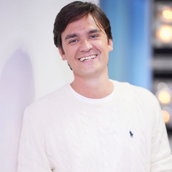 Exclusif - Alain-Fabien Delon en backstage de de l'émission "C à Vous" à Paris, France, le 18 octobre 2024. © Cyril Moreau/Bestimage