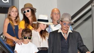 Après 23 ans de discrétion, Jack Depp, le fils de Vanessa Paradis et Johnny Depp va sortir de l’ombre