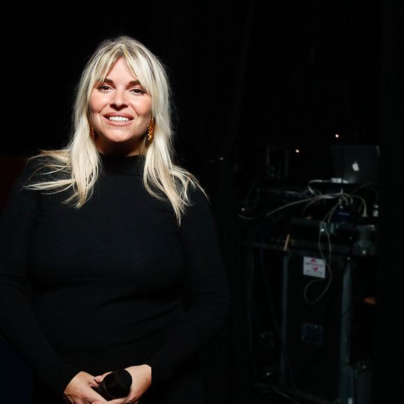 S'ils s'apprêtent à vivre cette nouvelle aventure ensemble, Sophie Tapie ne cache pas ses appréhensions :

Exclusif - Sophie Tapie (enceinte) - Backstage - Enregistrement de l'émission "La Boîte à Secrets N°19" dans les studios de la Cité du Cinéma à Saint-Denis, présentée par F.Bollaert et diffusée le 3 janvier sur France 3
© Christophe Clovis / Bestimage