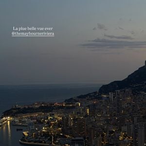 Les tarifs de l'hôtel varient d'environ 2200 euros la nuit pour une chambre double classique jusqu'à 27 500 euros pour la prestigieuse suite Horizon et sa vue imprenable.

Iris Mittenaere dévoile ses vacances au Maybourne Riviera.