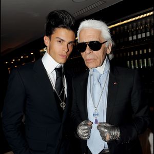 Le prolifique créateur a toujours su mélanger éléments du passé et références modernes. 


Baptiste Giabiconi au Vip Room avec Karl Lagerfeld. Rachid Bellak / Bestimage