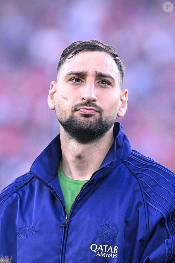 À seulement 7 mois, Leo ressemble déjà beaucoup à Gianluigi Donnarumma

Gianluigi Donnarumma - Match de demi-finale aller de la Ligue Des Champions 2024-2025 (LDC) "Arsenal - PSG (Paris Saint-Germain) (0-1)" à l'Emirates Stadium de Londres. Richard Callis/PsnewZ/Bestimage