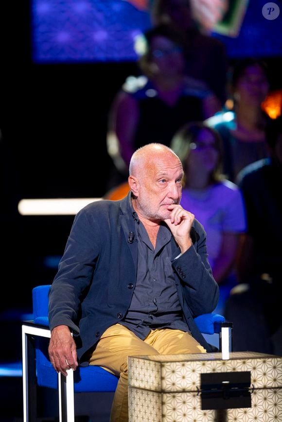 Exclusif - François Berléand lors de l'enregistrement de l'émission "La Boîte à secrets", présentée par F.Bollaert et diffusée le 26 septembre 2025 sur France 3, dans les studios du Lendit à Saint-Denis, Seine Saint-Denis, France, le 8 septembre 2025. © Pierre Perusseau/Bestimage
