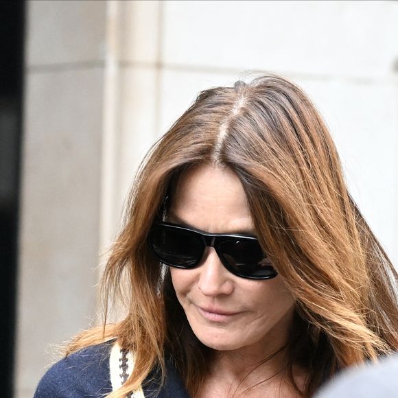 Carla Bruni - La famille Sarkozy réunie au restaurant du "Four Seasons Hôtel George V" pour l'anniversaire de Giulia Sarkozy (14 ans) à Paris, France, le 19 octobre 2025. 

© Bestimage