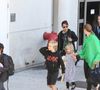 A rappeler qu'elle a adopté Maddox en 2001, au début des années 2000, avant d'adopter Zahara en 2005. En 2006, Angelina Jolie et son ex-mari Brad Pitt ont accueilli Shiloh. Un an plus tard, ils ont adopté Pax, né en 2003, avant d'agrandir une nouvelle fois leur famille en 2008 avec la naissance des jumeaux Knox et Vivienne.

Brad Pitt et Angelina Jolie arrivent à l'aéroport de Los Angeles en provenance d'Australie avec leurs enfants, le 5 février 2014. (FAMEFLYNET / BESTIMAGE).
