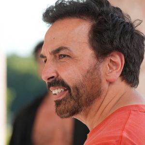 Exclusif - Kamel Ouali lors de l'enregistrement de l'émission "Versailles en fêtes" diffusée le 5 septembre 2026 sur France 2, à Versailles, France, le 6 juillet 2026. © Guebey-Tribeca/Bestimage