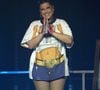 Elle est ainsi apparue avec un T-shirt oversize sur lequel était imprimée la silhouette d'une femme très mince vêtue d'un débardeur court et d'un soutien-gorge push-up noir. 

Nelly Furtado à Manchester © Backgrid USA / Bestimage