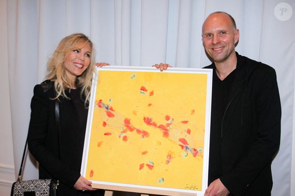 Le couple, très complice, savoure pleinement ce séjour estival, dans un lieu cher à la famille Macron depuis plusieurs années.

Laurence Auzière et son compagnon Matthieu Gasser lors de la soirée de vernissage de l'exposition du duo d'artistes Matthieu Gasser et Laurence Auzière (Edition Florentin) à la boutique Steinway & Sons à Paris le 25 novembre 2024.

© Philippe Baldini / Bestimage