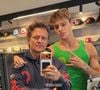 Cameron Smet, 21 ans, s’est récemment lancé dans une carrière de mannequin.

David Hallyday avec son fils Cameron Smet dans une boutique à Paris. Capture d'écran Instagram