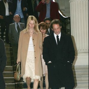 Sandrine Kiberlain a été mariée à Vincent Lindon durant cinq ans

Elie Chouraqui, Sandrine Kiberlain et Vincent Lindon lors du mariage de Patrick Bruel à Paris (archive)
©Bestimage