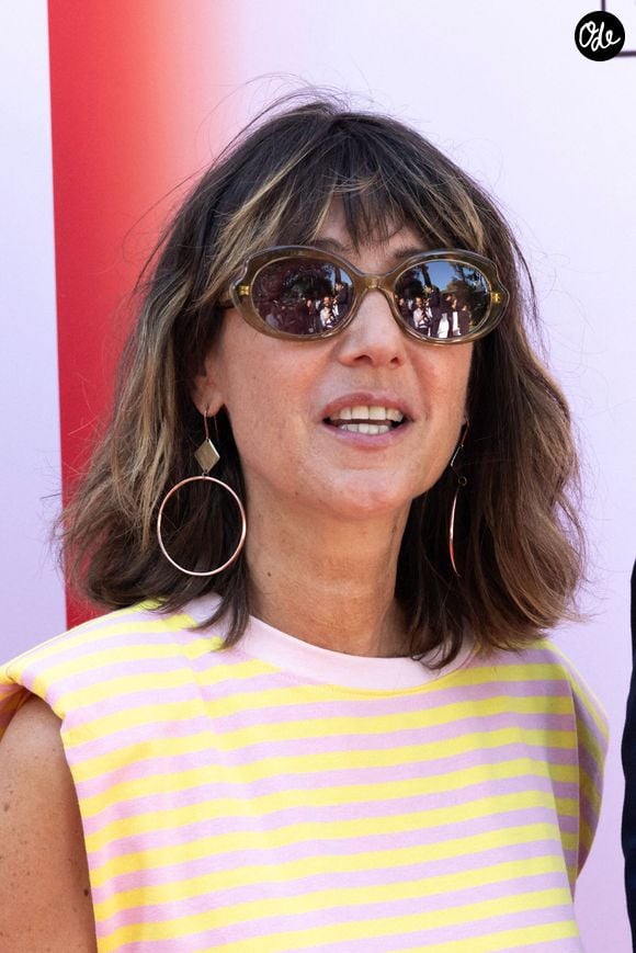 Alexia Laroche-Joubert a enfin cité la Star Academy comme autre exemple de programme très coûteux, entre les importants castings, le direct, les musiciens, la lumière et la location du château.

Alexia Laroche-Joubert lors du "Lumière Summit", organisé à la Fondation Maeght, à Saint-Paul-de-Vence, le 7 septembre 2026. © Syspeo/Pool/Bestimage