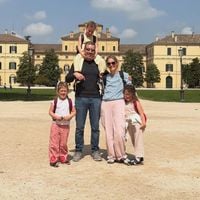 Un papa de Familles nombreuses pris en charge après une sortie de route à moto : "Je me suis pris la voiture de plein fouet"