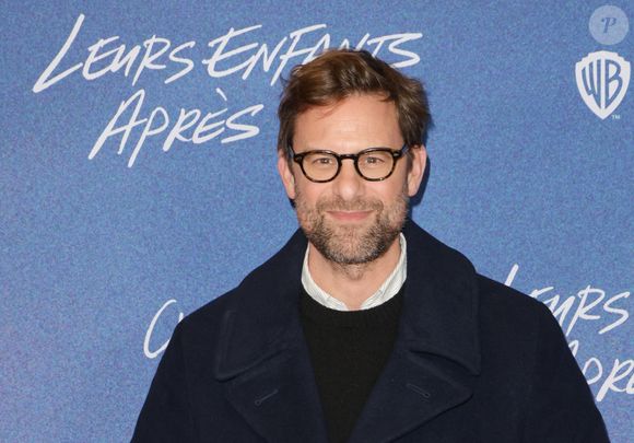 Il admet que l'éducation est souvent difficile, notamment lorsqu'il faut résister aux demandes de son adolescent pour obtenir un smartphone.

Nicolas Mathieu - Avant-première du film "Leurs enfants après eux" au cinéma Mk2 Bibliothèque à Paris le 21 novembre 2024. © Coadic Guirec/Bestimage