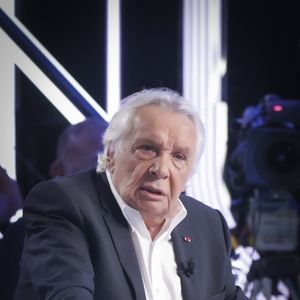 Exclusif - Michel Sardou sur le plateau de l'émission Touche pas à mon poste (TPMP) présentée en direct par C.Hanouna et diffusée sur C8 le 29 août 2022. © Jack Tribeca / Bestimage