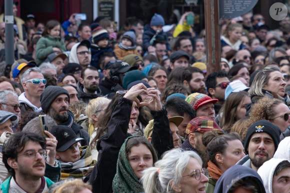 Hommage au chanteur Naâman, sur la place rebaptisée à son nom à Dieppe, le 23 février 2025.

Photo : Florian Savina / Bestimage