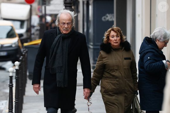C'est au cœur du très chic 7e arrondissement, juste à côté du musée d'Orsay, que le mari de Josiane Stoléru a choisi de poser ses valises pour mener une vie de quartier des plus dynamiques.

Patrick Chesnais et sa femme Josiane Stoléru - Arrivées aux obsèques de Niels Arestrup à l'Église Saint-Roch à Paris. Le 10 décembre 2024.

© Christophe Clovis / Bestimage