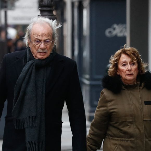 C'est au cœur du très chic 7e arrondissement, juste à côté du musée d'Orsay, que le mari de Josiane Stoléru a choisi de poser ses valises pour mener une vie de quartier des plus dynamiques.

Patrick Chesnais et sa femme Josiane Stoléru - Arrivées aux obsèques de Niels Arestrup à l'Église Saint-Roch à Paris. Le 10 décembre 2024.

© Christophe Clovis / Bestimage