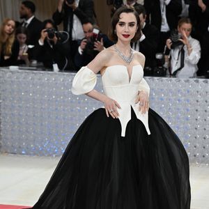 Lilly Collins - Les célébrités arrivent à la soirée du "MET Gala 2023" à New York, le 1er mai 2023.
Crédit : STARMAX / BESTIMAGE