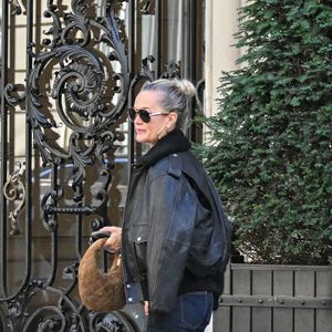 Exclusif -  Laeticia Hallyday visite des appartements à louer dans Paris, France, le 7 octobre 2025.