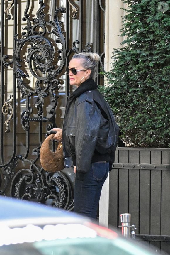Exclusif -  Laeticia Hallyday visite des appartements à louer dans Paris, France, le 7 octobre 2025.