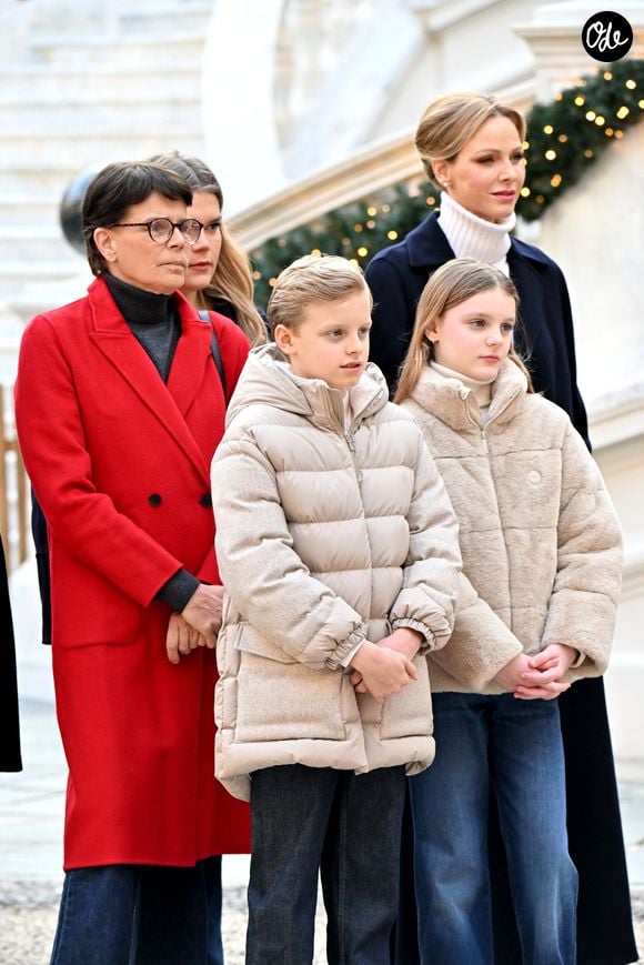 La princesse Charlène de Monaco,la princesse Stéphanie de Monaco, la princesse Gabriella de Monaco et le prince Jacques de Monaco lors du traditionnel arbre de Noël du Palais à Monaco, le 17 décembre 2025. 

© Bruno Bebert/Bestimage