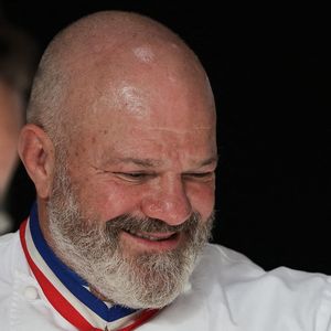 Le chef Philippe Etchebest est le président d'honneur d'Exp'Hotel 2021 à Bordeaux. Sur la photo, le célèbre chef Philippe Etchebest lors du concours culinaire dont il est le jury, le 29 novembre 2021, à Bordeaux, France. Photo par Thibaud Moritz/Abaca