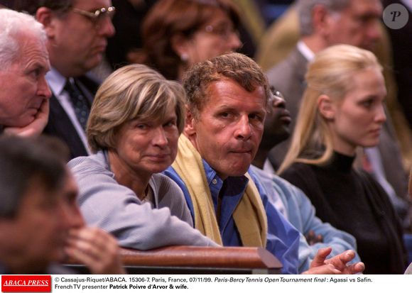 ... l'ancien mari de Véronique s'y fait beaucoup plus discret.

Paris, France, 07/11/99. Finale de l'Open de tennis de Paris-Bercy : Agassi vs Safin. Patrick Poivre d'Arvor et son épouse. © Cassajus-Riquet/ABACA.