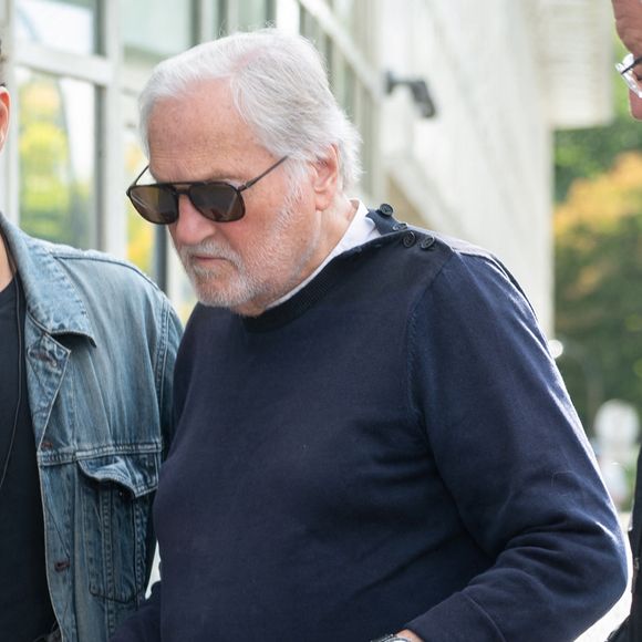 L'auteur-compositeur-interprète s'es déplacé sans sa femme Chantal Goya pour donner de ses nouvelles.

Exclusif - L'auteur-compositeur-interprète Jean-Jacques Debout arrive à l'enregistrement de l'émission "Vivement dimanche" à Paris, France, le 9 septembre 2025, et diffusée le 12 octobre 2025 sur France 3. © Jonathan Jacob/Bestimage