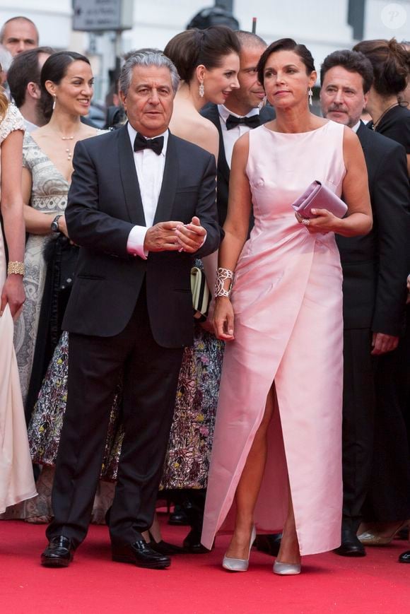 Christian Clavier et sa femme Isabelle De Araujo (Bijoux APM Monaco) - Montée des marches du film "Jimmy's Hall" lors du 67 ème Festival du film de Cannes - Cannes le 22 mai 2014. BORDE-MOREAU / BESTIMAGE