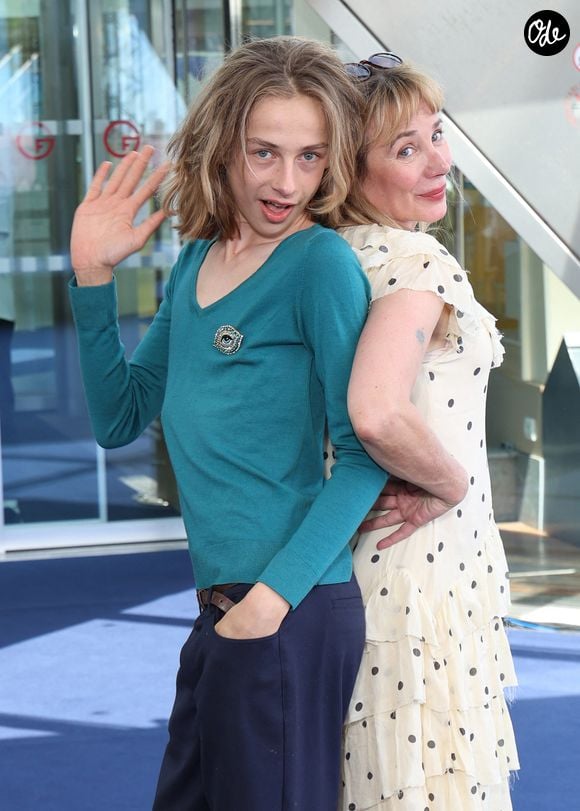 Julie Depardieu avait pris la pose avec son fils Billy en juin dernier Festival TV De Monte Carlo

Julie Depardieu et son fils Billy - Photocall de 'Les derniers jours de Charles Baudelaire' lors de la 65eme édition du Festival TV De Monte Carlo le 14 Juin 2026 © Denis Guignebourg /Bestimage