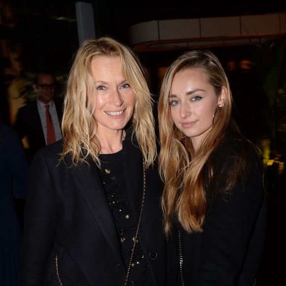 Exclusif - Estelle Lefébure et sa fille Emma Smet à l'after-party du film "Holy Lands" au restaurant le Beefbar (Rue Marbeuf dans le 8ème arrondissement) à Paris, France, le 4 décembre 2018. © Rachid Bellak/Bestimage