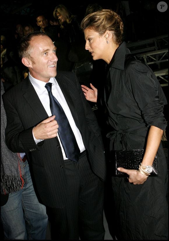 S'ils se sont affrontés devant la justice pour une question de pension alimentaire, les relations semblent s'être durablement apaisées. Une preuve de plus, avec les dernières photos partagées par Linda Evangelista, sur Instagram.

François-Henri Pinault et Linda Evangelista, au défilé Alexander McQueen, Collection Printemps Eté, en 2006. AGENCE / BESTIMAGE