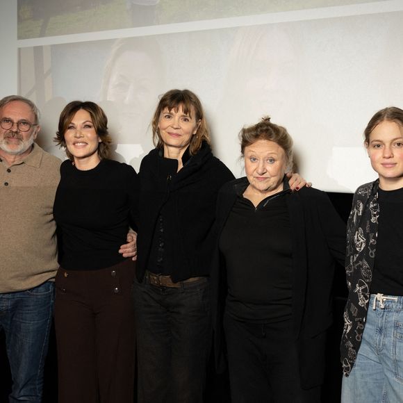 Gaëlle Cholet, Didier Le Pêcheur, Mathilde Seigner, Caroline Proust, Clémence Massart, Justine Lacroix, Delphine Labouret - Avant-première du film "Au cœur de nos terres" au Club de l'Etoile qui sortira sur France 2 le 4 mars à Paris le 17 février 2026. © Julien Sarkissian/Bestimage