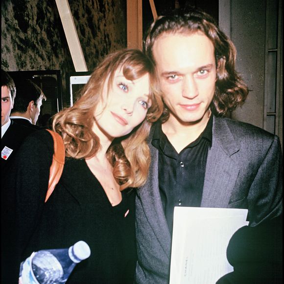 Au Champ-de-Mars, à Paris, un grand nombre de personnalités publiques ont pu se retrouver, assistant à un incroyable spectacle. 

Carla Bruni et Vincent Pérez en 1994 RINDOFF-GARCIA / BESTIMAGE