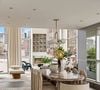 Ses différentes terrasses constituent l'un de ses principaux atouts, avec notamment une vue à 360 degrés sur la skyline de Manhattan depuis le toit.

Thierry Henry, légende du football français, a mis en vente son luxueux penthouse de New York, acheté en 2010 au moment de sa signature aux Red Bulls, contre 25 millions de dollars (22 millions d'euros). © Sotheby's via Bestimage