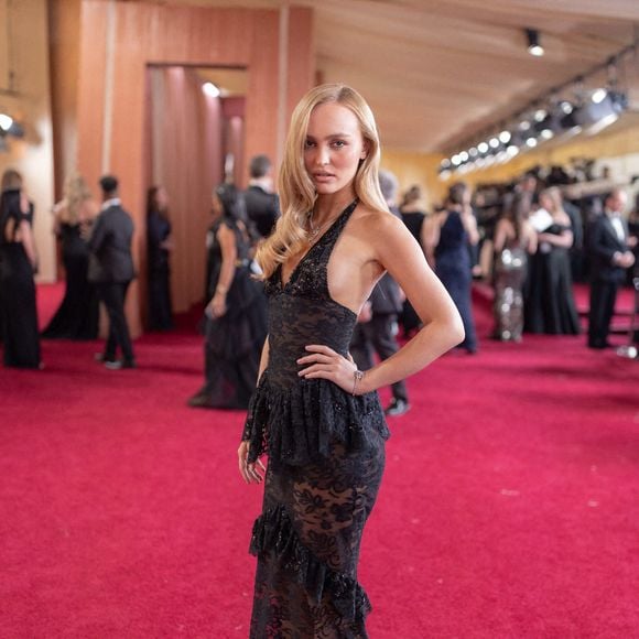 Lily-Rose Depp arrive sur le tapis rouge de la 97ème cérémonie des Oscars au Dolby Theatre à Ovation Hollywood le dimanche 2 mars 2025. Photo Avalon/Abaca