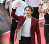 "Commencez par 1 traction, 2 dips, 3 pompes, 4 abdos, 5 squats - c’est le premier tour, et vous continuez ainsi jusqu’à 10 répétitions. Le dernier tour consiste donc à faire 10, 20, 30, 40 et 50 répétitions de chaque mouvement". 

Tom Holland - Première du film "Spider-Man : Brand New Day" au cinema UGC Cine Cite Bercy à Paris le 24 juin 2026. © Lionel Urman/Bestimage