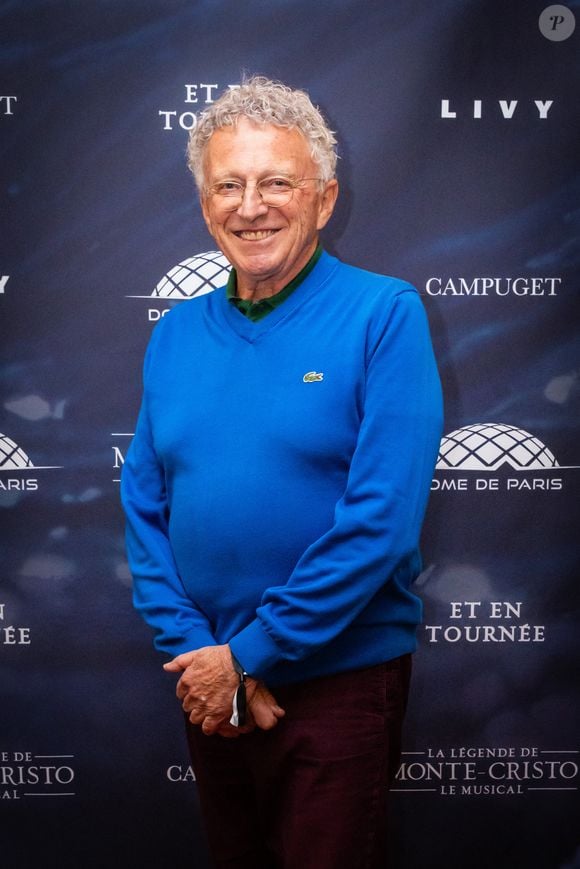 Exclusif - Nelson Monfort au photocall du showcase de présentation de la comédie musicale La Légende du Comte de Monte Cristo à Salle Gaveau à Paris, France, le 25 septembre 2025. © Julien Sarkissian/Bestimage