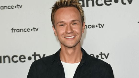 Cyril Féraud “des étoiles plein les yeux” : l’animateur revient sur son arrivée au sein de “Fort Boyard” et s’adresse à Olivier Minne