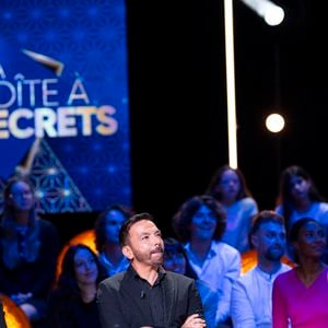 Exclusif - Lorie (Laure Pester), Kamel Ouali et Michèle Torr lors de l'enregistrement de l'émission "La Boîte à secrets", présentée par F.Bollaert et diffusée le 3 octobre 2025 sur France 3, dans les studios du Lendit à Saint-Denis, Seine Saint-Denis, France, le 9 septembre 2025. © Pierre Perusseau/Bestimage