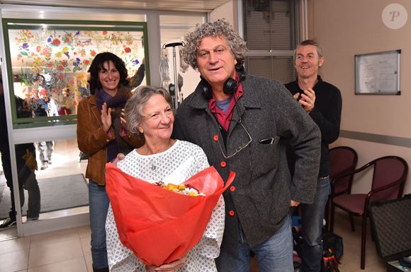 Marthe Villalonga et le réalisateur Stéphane Clavier, frère de Christian Clavier, lors du dernier jour de tournage du téléfilm "Frères à demi" à Roquebillière le 11 décembre 2015. © Bruno Bébert / Bestimage
